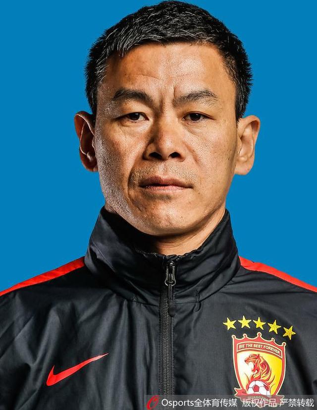 事件何许人也？曼联19岁中卫坎布瓦拉直接首发，甚至在德转没有身价英超第18轮，曼联客战西汉姆联，赛前双方公布首发阵容，曼联19岁中后卫坎布瓦拉首发出战，迎来一线队首秀。
